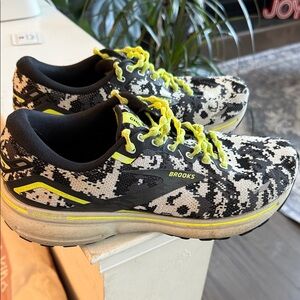 Brooks Ghost 15 Black and Neon Yellow Running Shoes